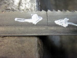 Bandsaw blade secondary gullet crack Bandsaw Blade Support